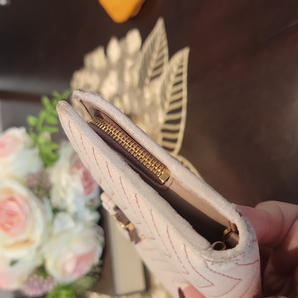 Authentic Prada quilted wallet - Picture 3 of 11